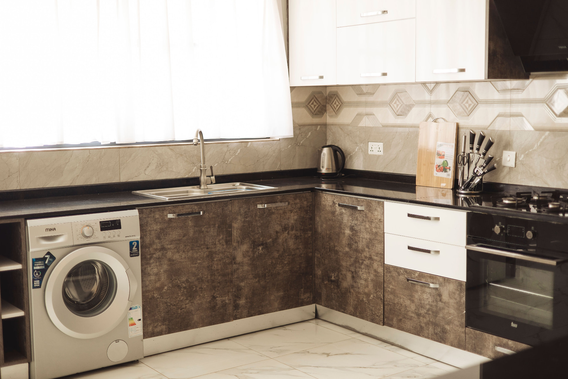 Kitchen corner with sink, washing machine and cabinetry